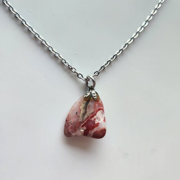 Pink fairy natural irregular stone necklace with a small silver chain - Picture 6 of 7